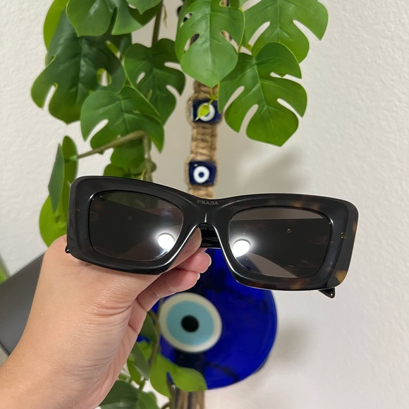 AUTHENTIC PRADA Low Bridge Fit Sunglasses - Picture 4 of 16